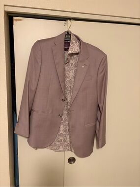 Tailored Fit Pink Sharkskin+ Slim Fit White & Burgundy Paisley Cotton